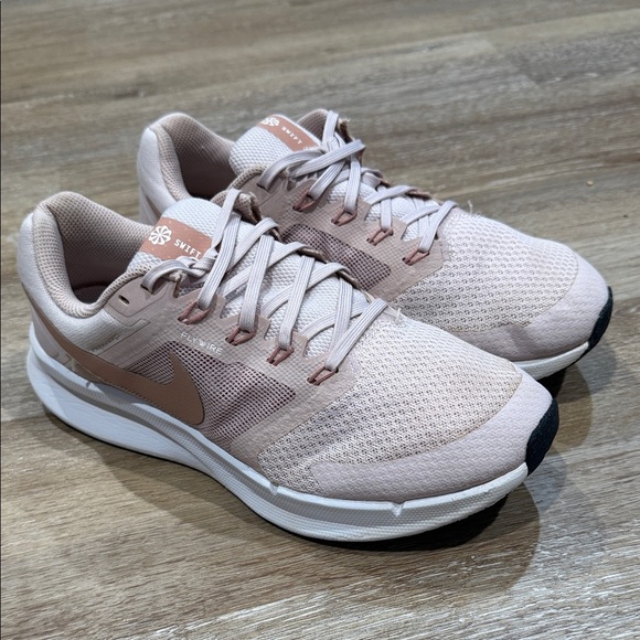 Nike Run Swift 3 Shoes, women’s Size 9 Barely Rose - Picture 1 of 13